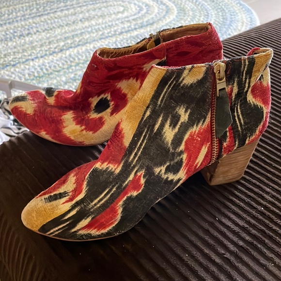 Great booties from anthro police - Picture 1 of 3